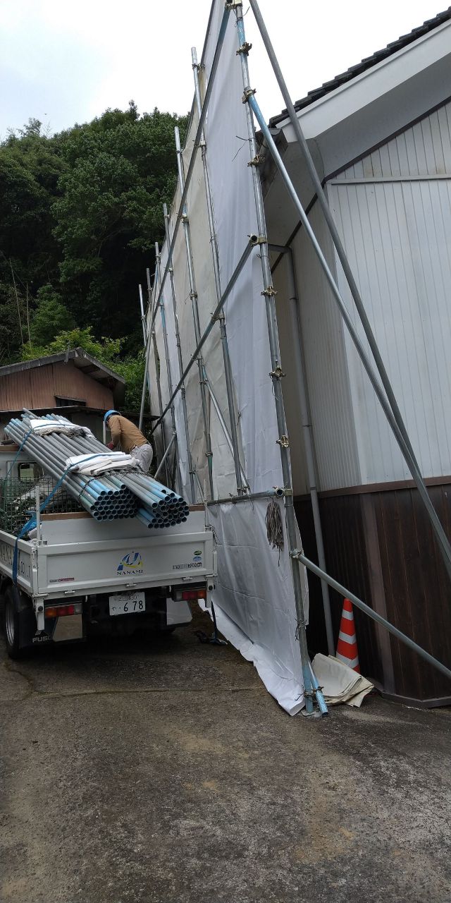 解体養生足場設置 施工事例 岡山の仮設足場工事は七海 株式会社