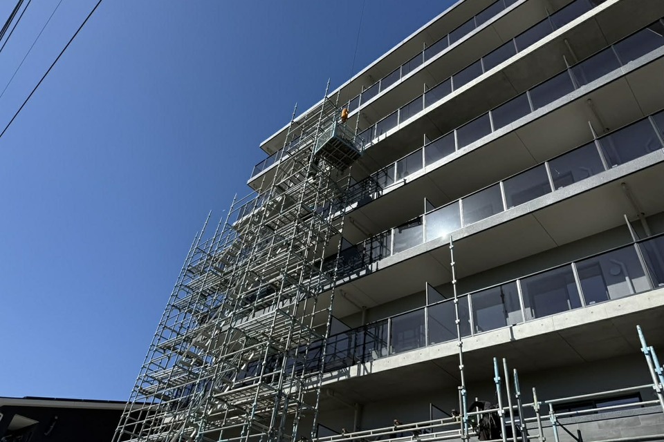豊成マンション足場解体工事の画像